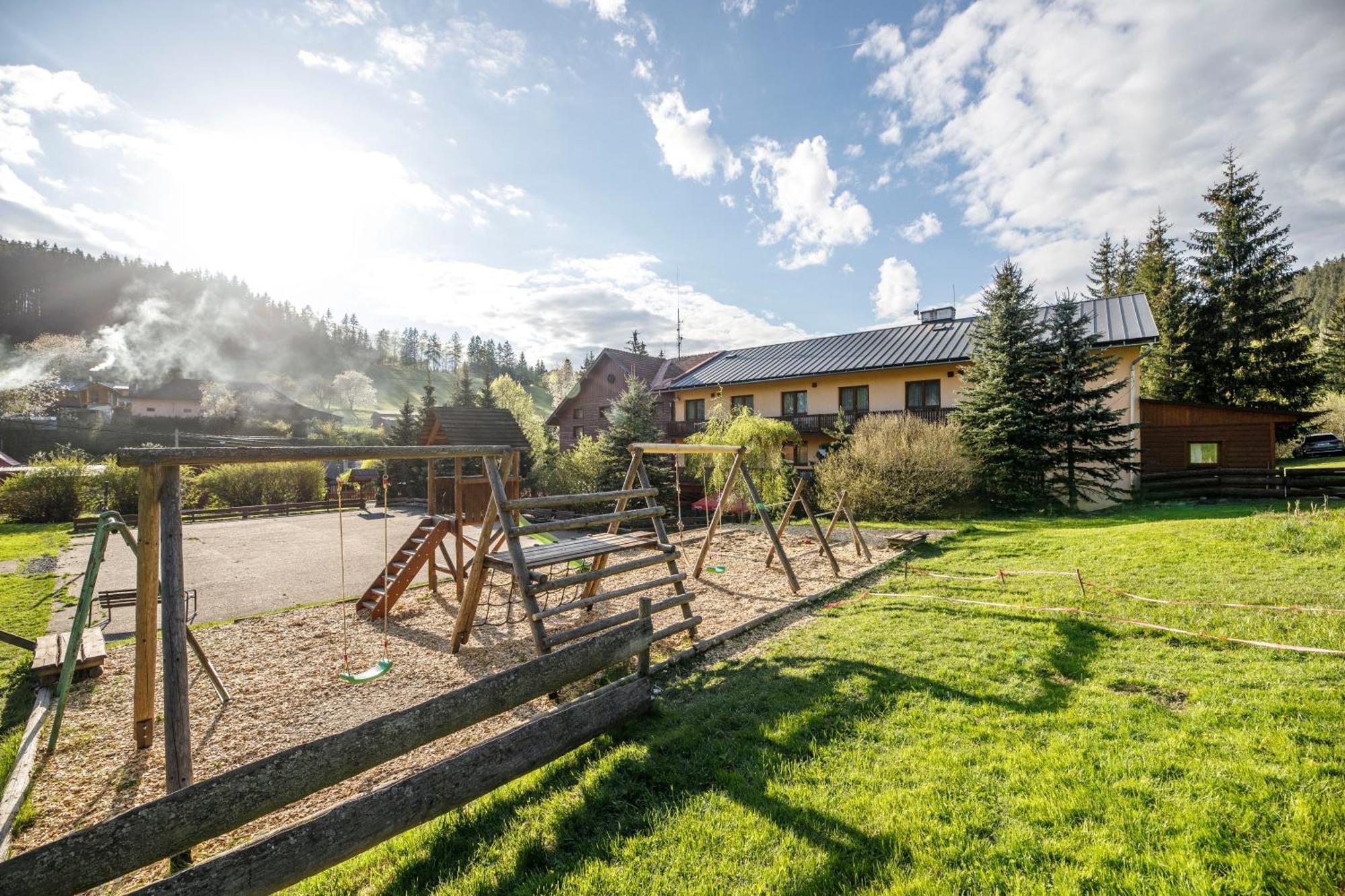 Horsky Hotel Kycerka Velké Karlovice エクステリア 写真